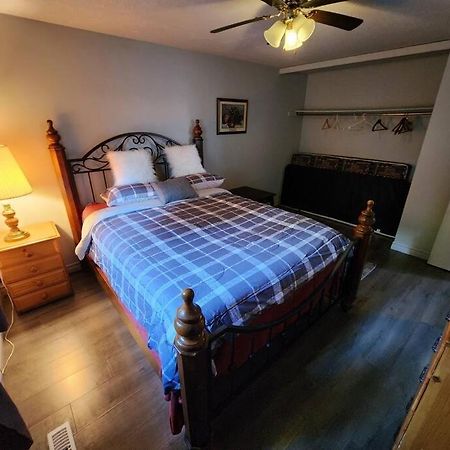 Entire 3 Bedroom House In Elliot Lake Esterno foto