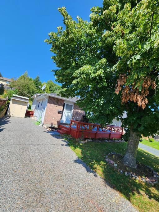 Entire 3 Bedroom House In Elliot Lake Esterno foto