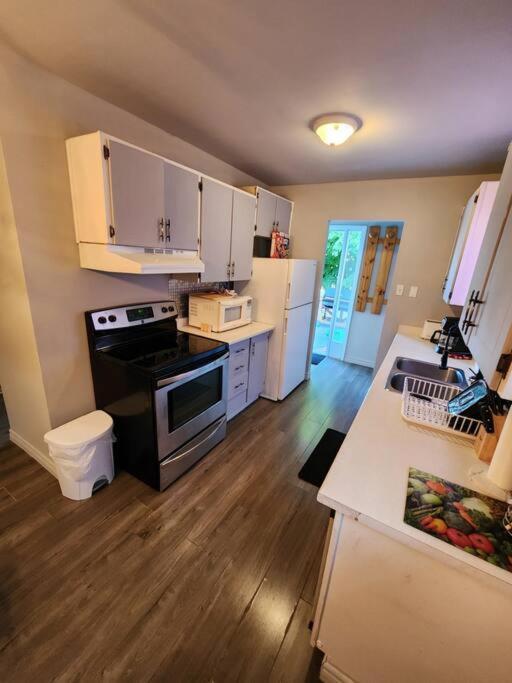 Entire 3 Bedroom House In Elliot Lake Esterno foto