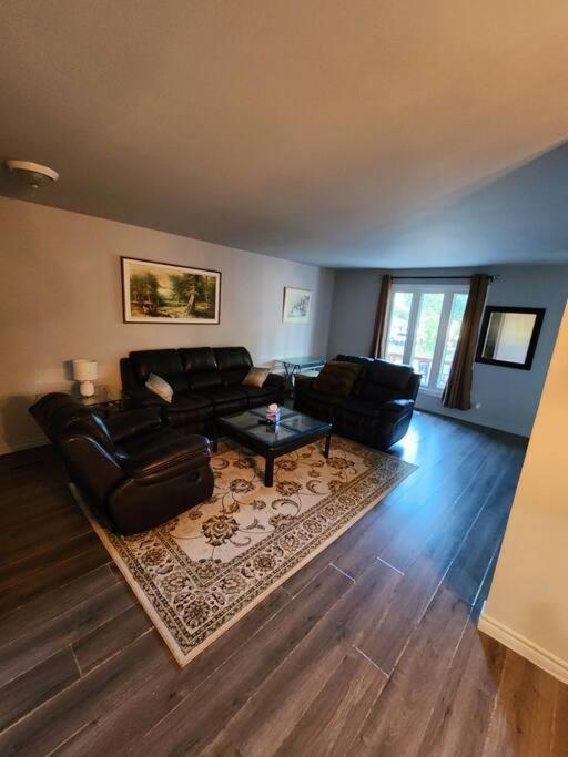 Entire 3 Bedroom House In Elliot Lake Esterno foto